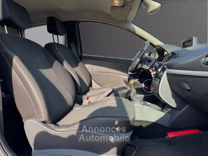 Renault Clio III dCi 75 eco2 20th anniversaire / Tom Tom Nav - 10