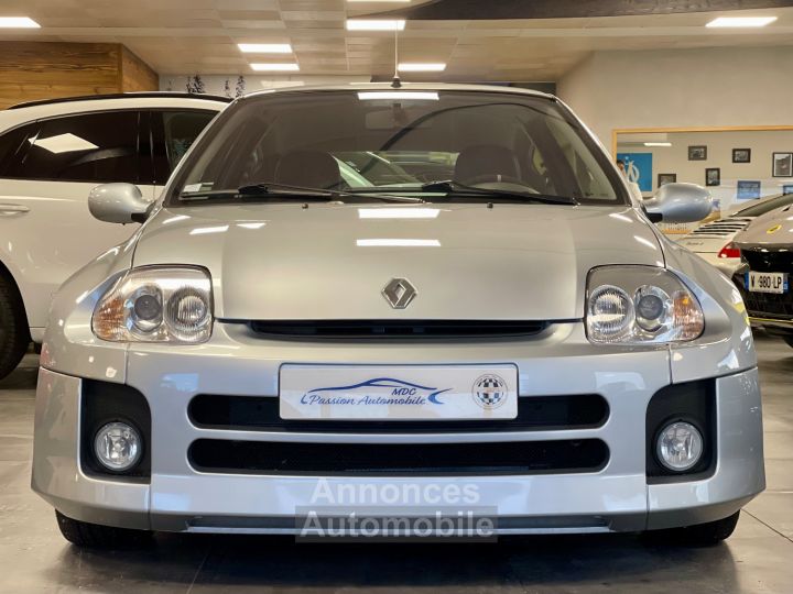 Renault Clio RENAULT CLIO II V6 24S 230 RS 3P - 3