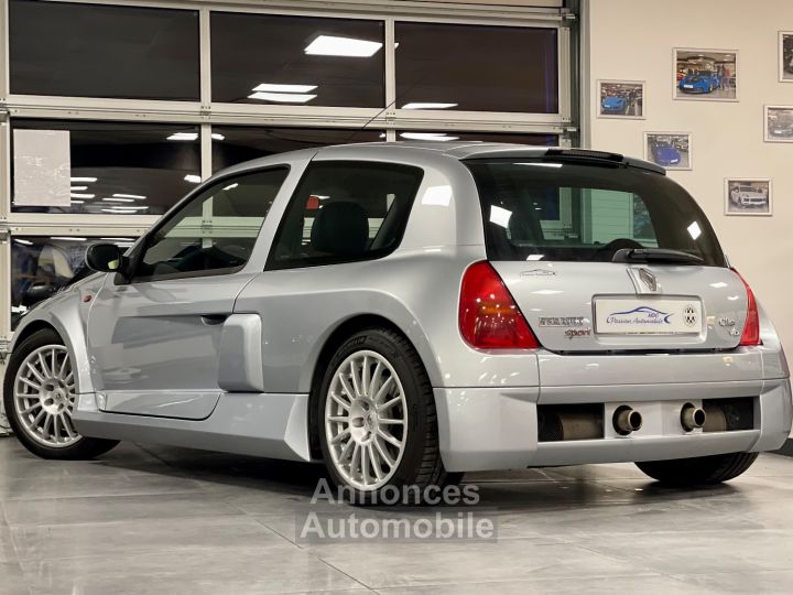 Renault Clio RENAULT CLIO II V6 24S 230 RS 3P - 7