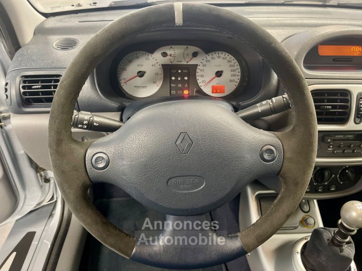 Renault Clio RENAULT CLIO II V6 24S 230 RS 3P - 9