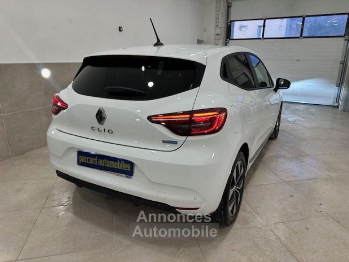 Renault Clio V 1.6 E-TECH HYBRID 145cv EVOLUTION BOITE AUTO - 10