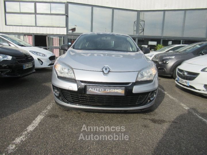 Renault Megane III  dCi 90 eco2 Expression Clim/Regulateur de vitesse/bluetooth - 2