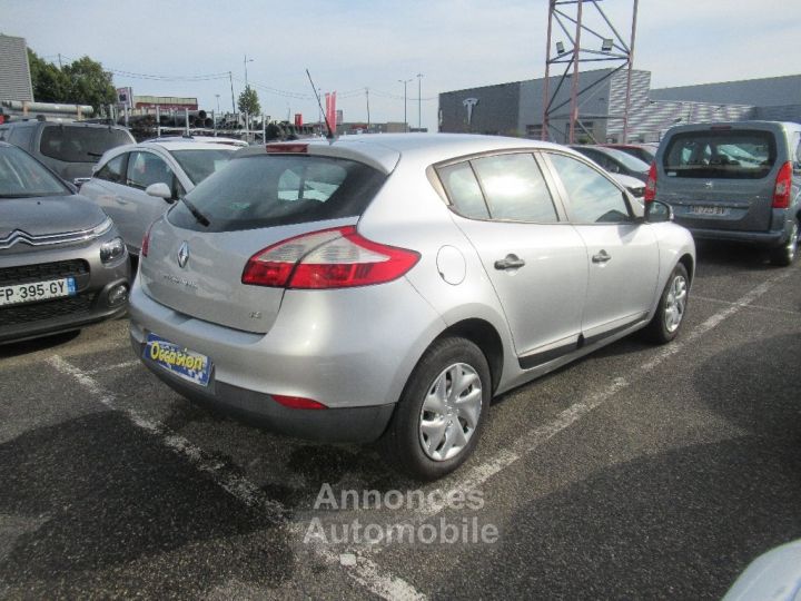 Renault Megane III  dCi 90 eco2 Expression Clim/Regulateur de vitesse/bluetooth - 4