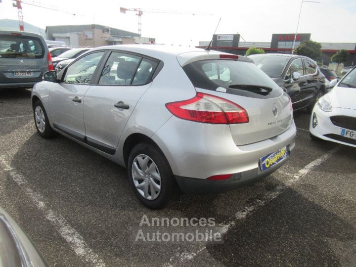 Renault Megane III  dCi 90 eco2 Expression Clim/Regulateur de vitesse/bluetooth - 6