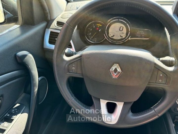 Renault Megane III 1.5 DCI 110 CARMINAT TOMTOM - 19