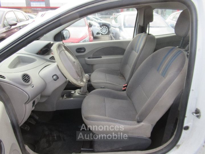 Renault Twingo II 1.2 16v 75 eco2 Dynamique - 8