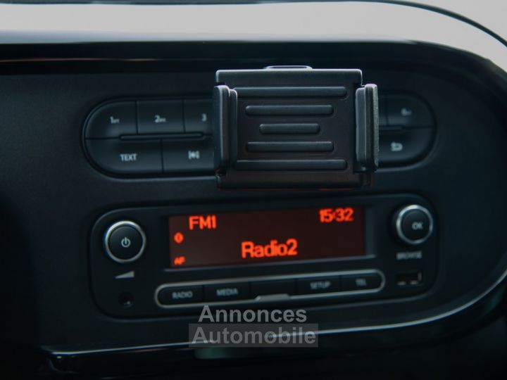 Renault Twingo La Parisienne 0.9 TCe Automaat 90PK - PARKEERSENSOREN - CRUISECONTROL - SPORTZETELS - 17