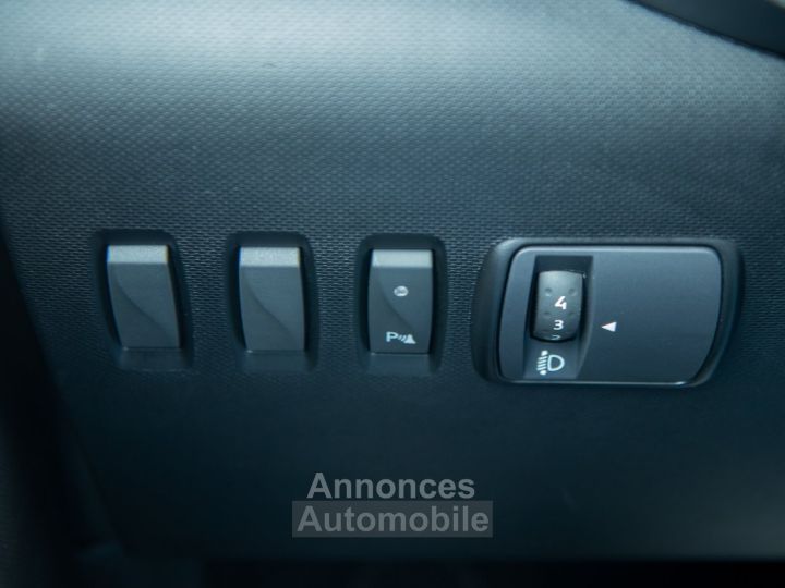 Renault Twingo La Parisienne 0.9 TCe Automaat 90PK - PARKEERSENSOREN - CRUISECONTROL - SPORTZETELS - 27