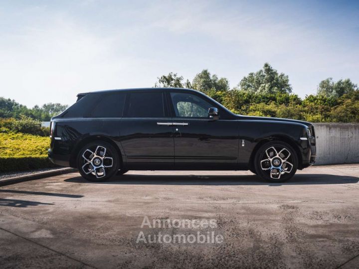 Rolls Royce Cullinan Black Badge Theatre Shooting Star Coachline - 12