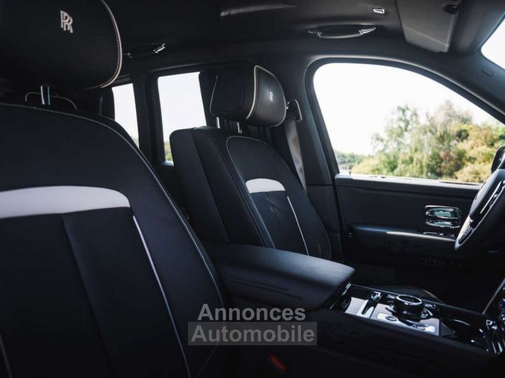 Rolls Royce Cullinan Black Badge Theatre Shooting Star Coachline - 13