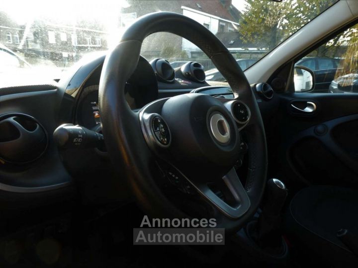 Smart Forfour 1.0i Passion CRUISE-MEDIA-TOMTOM-AIRCO-15-LED - 11