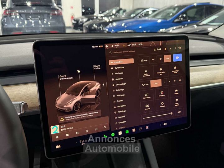 Tesla Model Y Long Range Dual Motor Performance 1eMain Etat Neuf - 12