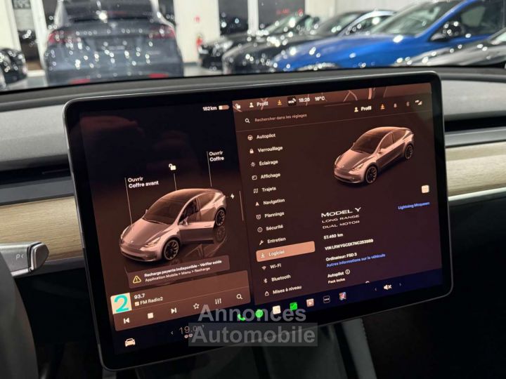 Tesla Model Y Long Range Dual Motor Performance 1eMain Etat Neuf - 14