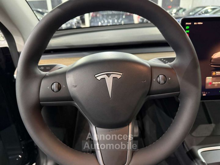 Tesla Model Y Long Range Dual Motor Performance 1eMain Etat Neuf - 17