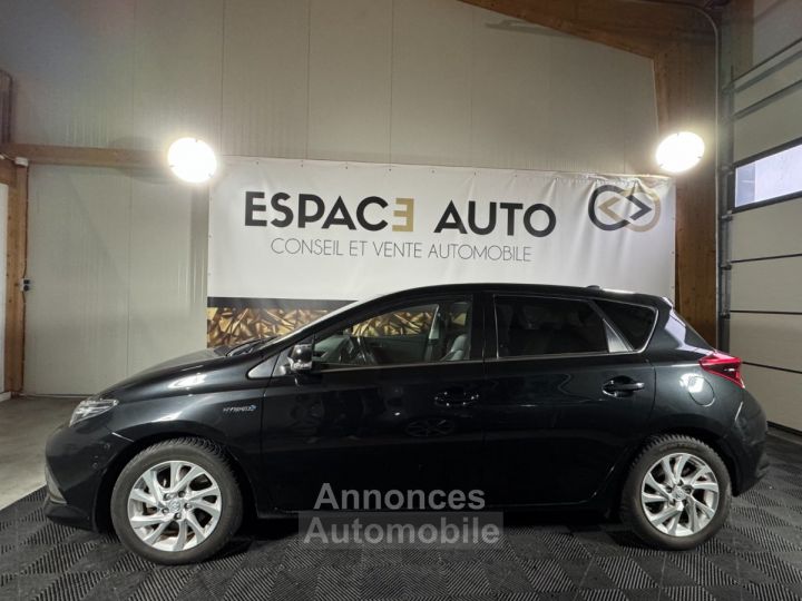 Toyota Auris Hybride 136h Executive - 2