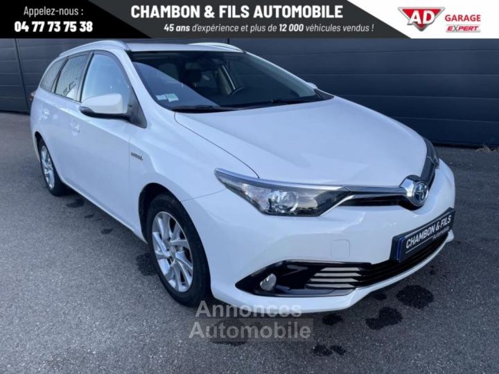 Toyota Auris Touring Sports Hybride 136h Dynamic - 1