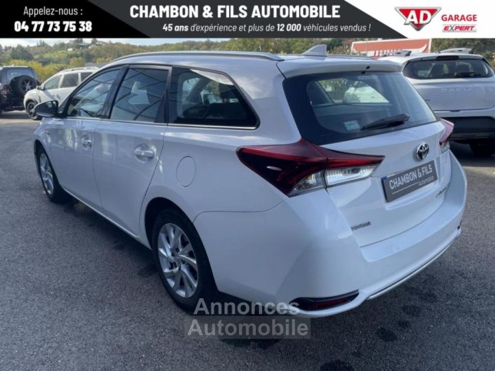 Toyota Auris Touring Sports Hybride 136h Dynamic - 5