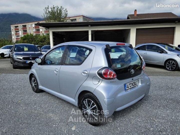 Toyota Aygo 1.0 VVT-i 68ch Dynamic MMT 5p - 2