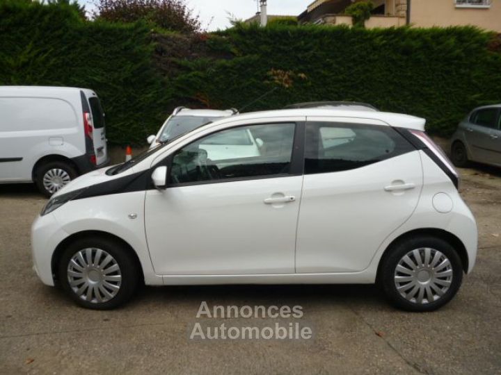 Toyota Aygo 1.0 VVT-i 69ch x-play 5p - 4