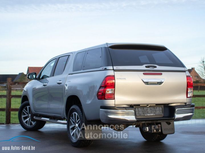 Toyota Hilux 2.4 D-4D 4WD Lounge - LICHTE VRACHT - TREKHAAK - 220V - CAMERA - CRUISECONTROL - KEYLESS GO - EURO 6 - 5