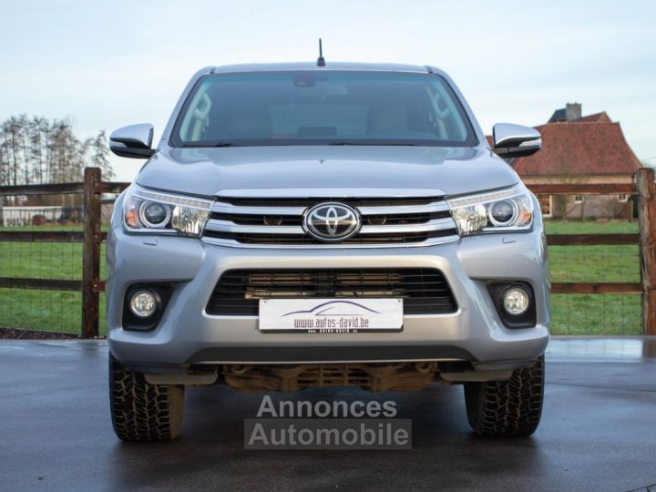 Toyota Hilux 2.4 D-4D 4WD Lounge - LICHTE VRACHT - TREKHAAK - 220V - CAMERA - CRUISECONTROL - KEYLESS GO - EURO 6 - 7