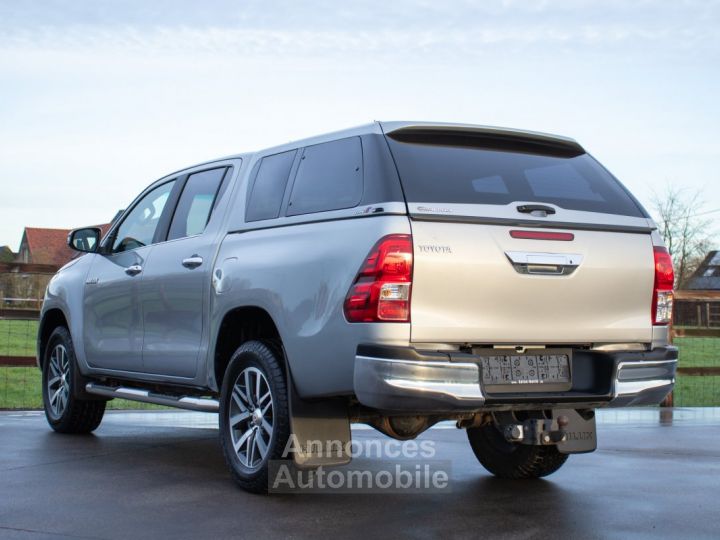 Toyota Hilux 2.4 D-4D 4WD Lounge - LICHTE VRACHT - TREKHAAK - 220V - CAMERA - CRUISECONTROL - KEYLESS GO - EURO 6 - 12