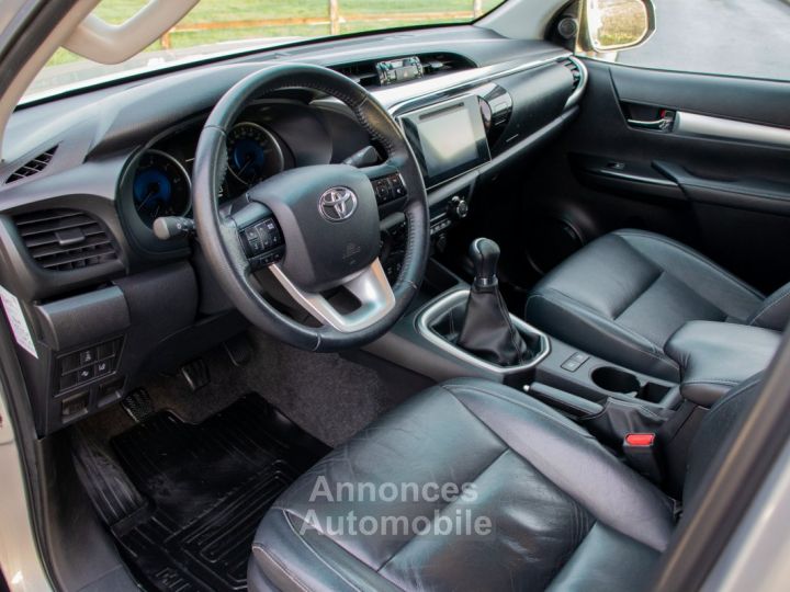 Toyota Hilux 2.4 D-4D 4WD Lounge - LICHTE VRACHT - TREKHAAK - 220V - CAMERA - CRUISECONTROL - KEYLESS GO - EURO 6 - 14