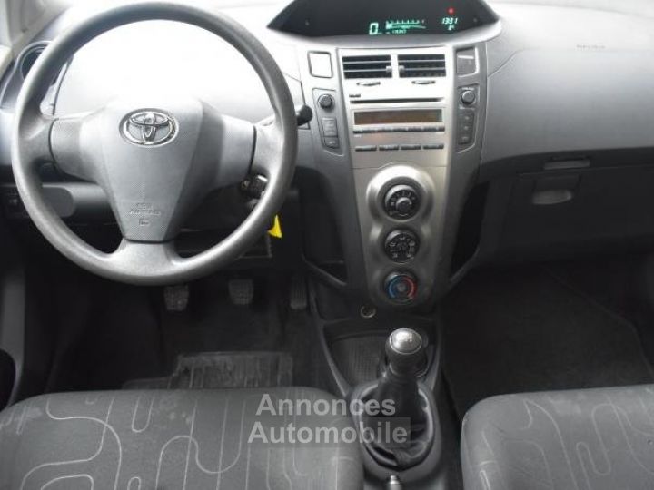 Toyota Yaris 1.0i - 14