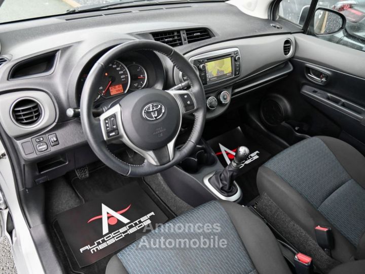 Toyota Yaris 1.33 VVT-i Life Navi - 9