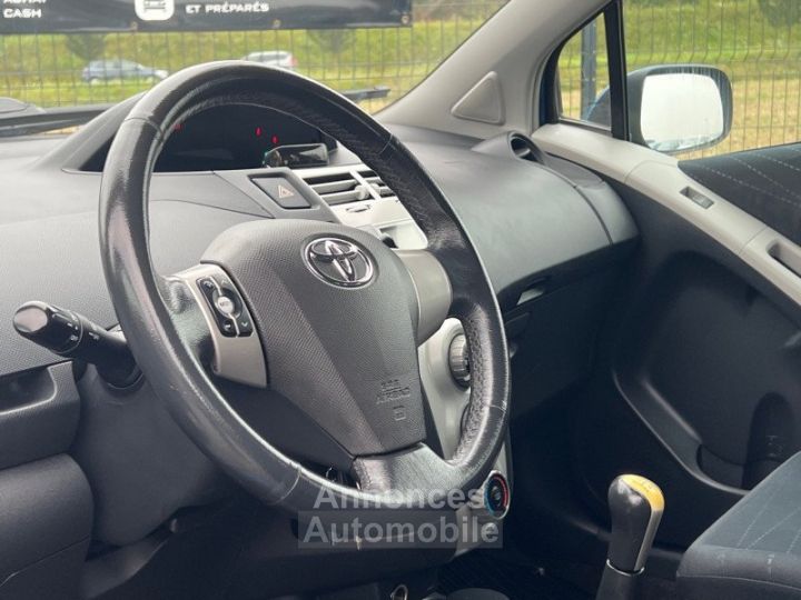 Toyota Yaris 87 VVT-I LES BLEUS 5 PORTES / GARANTIE - 11