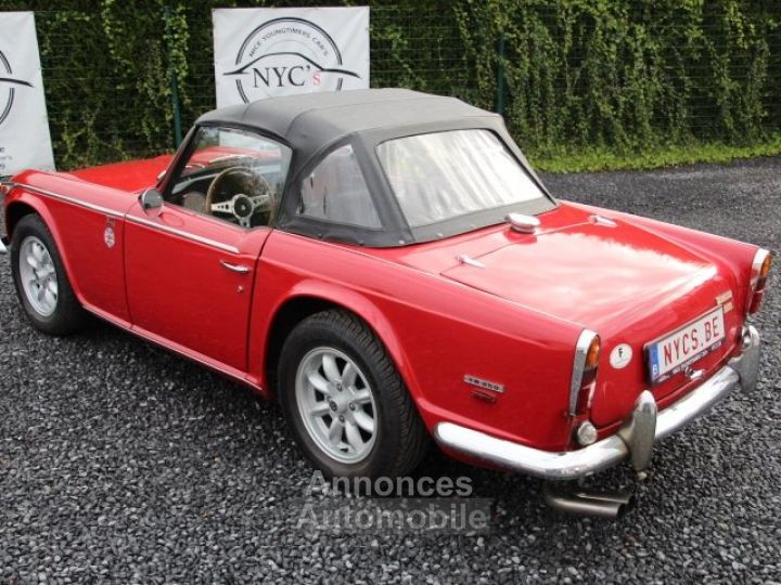 Triumph TR250  - 10