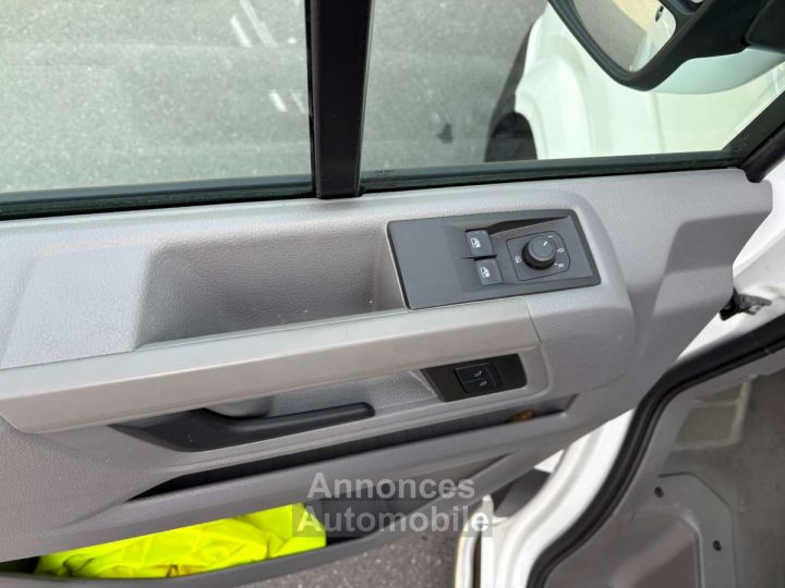 Volkswagen Crafter L3-H3 -3 Zit Uitbekleed - 16