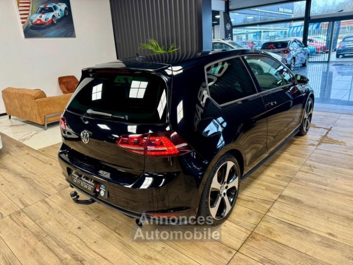 Volkswagen Golf VII 2.0 TSI 220 BLUEMOTION TECHNOLOGY GTI 3P - 4