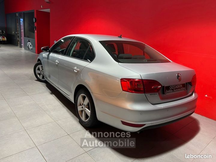 Volkswagen Jetta 1.6 tdi 105 confortline - 5