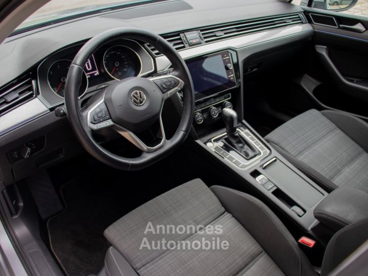 Volkswagen Passat Volkswagen Variant 1.6 TDI DSG - 1STE EIGENAAR - APPLE CARPLAY - ADAPT. CRUISECONTROL - CAMERA - TREKHAAK - BI-XENON - EURO 6 - 12