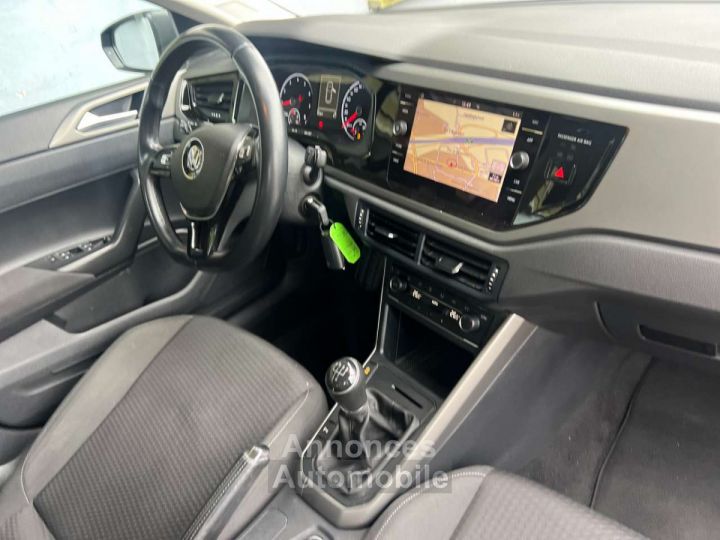 Volkswagen Polo 1.0i 80cv Confort line navig clim Appel CarPlay - 26