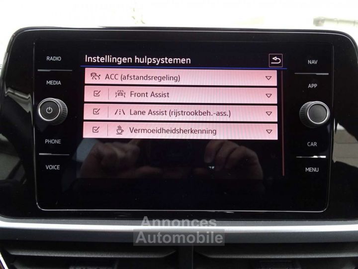 Volkswagen T-Roc 1.0TSi Life CARPLAY,VIRTUAL,ADAPT.CRUISE,CAMERA - 16