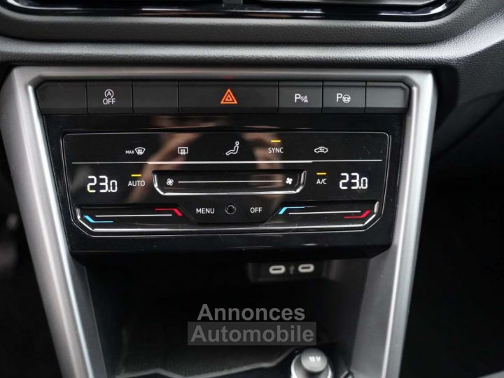 Volkswagen T-Roc 1.5 TSI CARPLAY, ADAPTIEVE CRUISE, PARKEERSENSOREN - 16