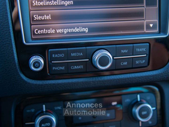 Volkswagen Touareg Volkswagen 3.0 TDi V6 DSG 4Motion - HISTORIEK - XENON - TREKHAAK - ZETELVERWARMING - PANO DAK - EURO 6b - 24