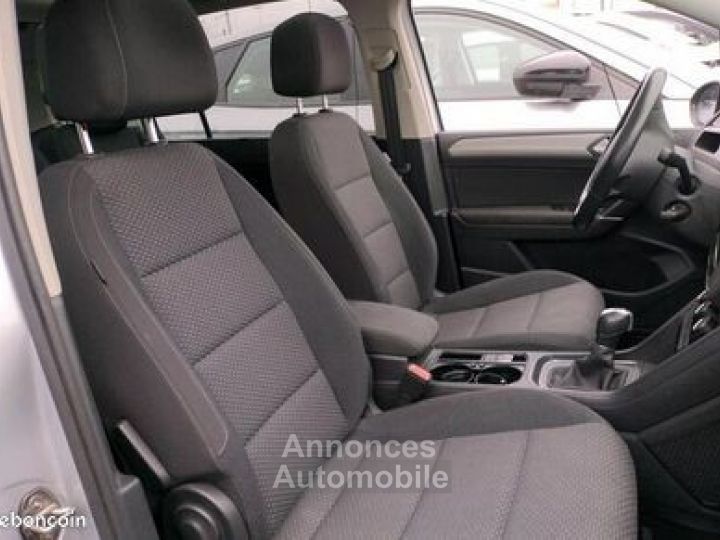 Volkswagen Touran 2.0 TDi 150Ch DSG6 1ère Main Toit Ouvrant 7 Places - 4