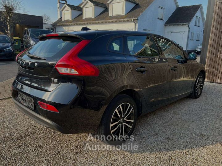 Volvo V40 2.0 T2 Momentum 16-NAVI-CRUISE-LED-PDC.. - 4