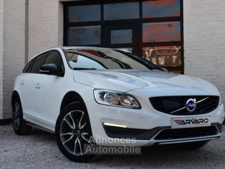 Volvo V60 2.0D Cross Country - 1