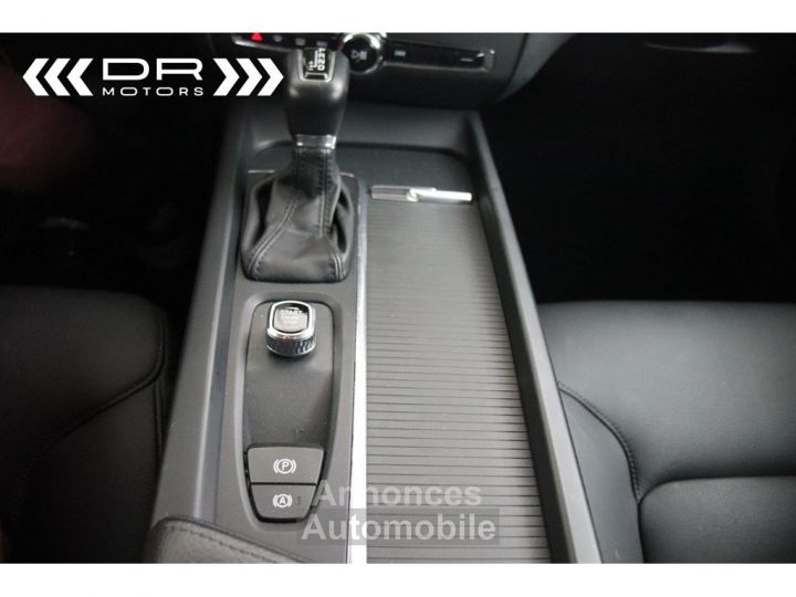 Volvo V60 D3 MOMENTUM - LEDER LED NAVI MIRRORLINK - 24