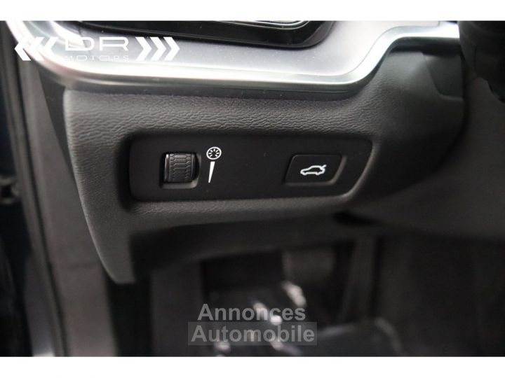 Volvo V60 D3 MOMENTUM - LEDER LED NAVI MIRRORLINK - 34