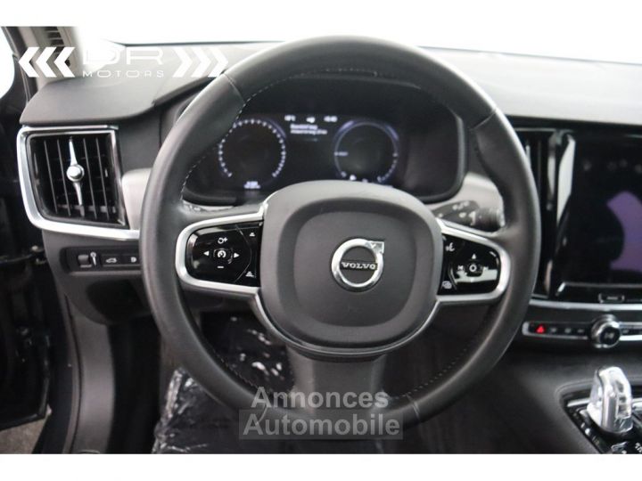 Volvo V90 T8 PLUG-IN - 46gr CO2 MOMENTUM LEDER NAVI - 35