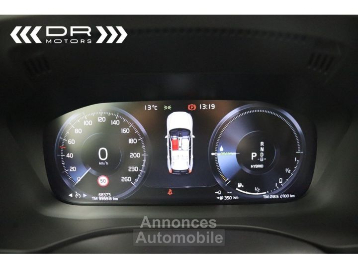 Volvo XC60 T8 AWD GEARTRONIC MOMENTUM PRO - PANODAK NAVI LED LEDER TREKHAAK - 17