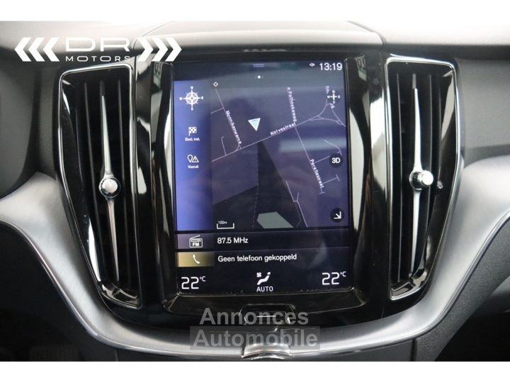 Volvo XC60 T8 AWD GEARTRONIC MOMENTUM PRO - PANODAK NAVI LED LEDER TREKHAAK - 23