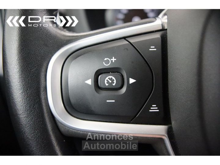 Volvo XC60 T8 AWD GEARTRONIC MOMENTUM PRO - PANODAK NAVI LED LEDER TREKHAAK - 24