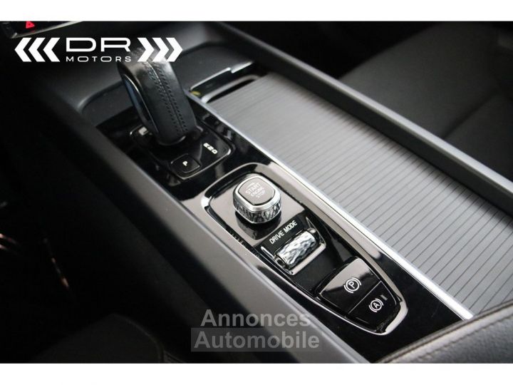 Volvo XC60 T8 AWD GEARTRONIC MOMENTUM PRO - PANODAK NAVI LED LEDER TREKHAAK - 29