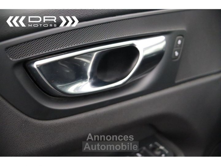 Volvo XC60 T8 AWD GEARTRONIC MOMENTUM PRO - PANODAK NAVI LED LEDER TREKHAAK - 30